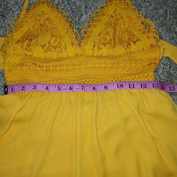 Yellow gold crochet romper, size small - Picture 5 of 6